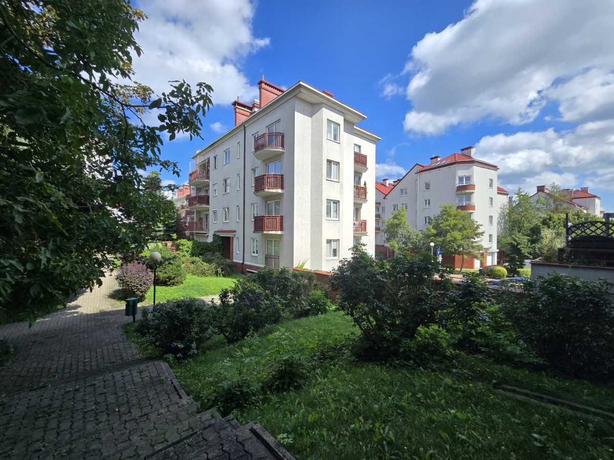Warszawa · ul. Cichociemnych — 12