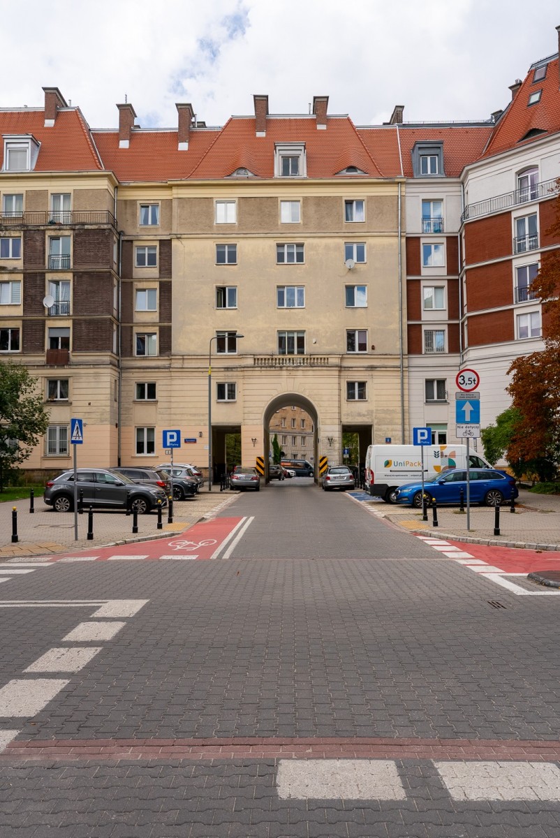 Warszawa · al. Aleja Armii Ludowej — 3