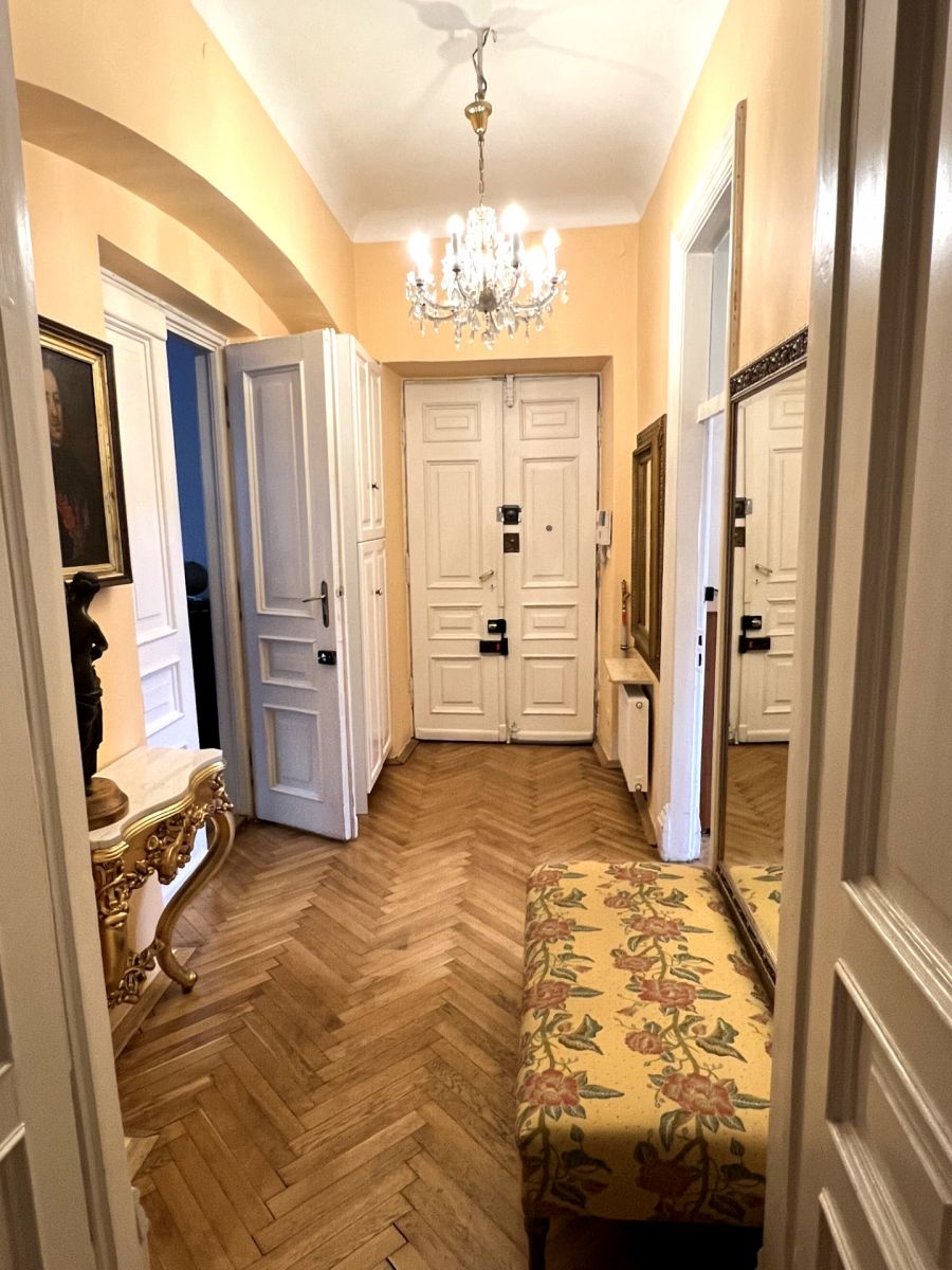 Warszawa · ul. Targowa — 4