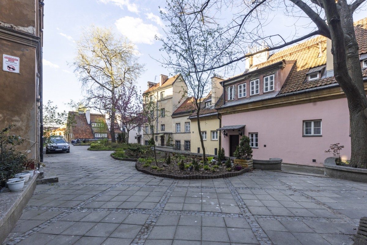Warszawa · ul. Krzywe Koło — 12