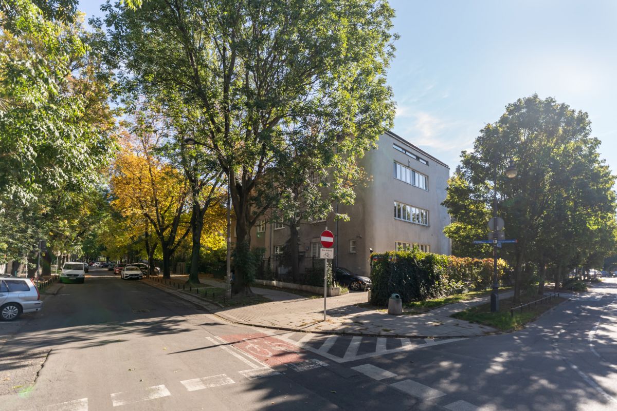 Warszawa · ul. Walecznych — 19