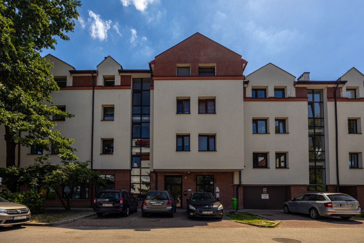 Warszawa · ul. Krzysztofa Kiersnowskiego — 19