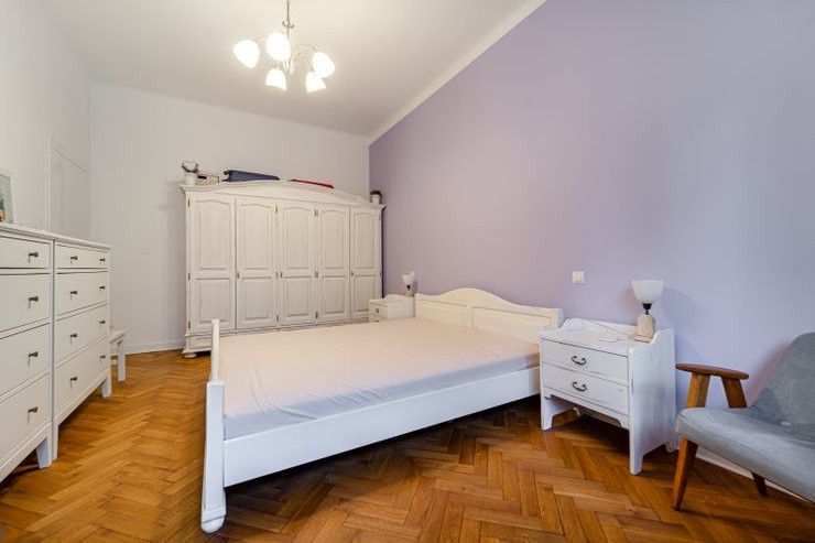 Warszawa · ul. Radna — 9