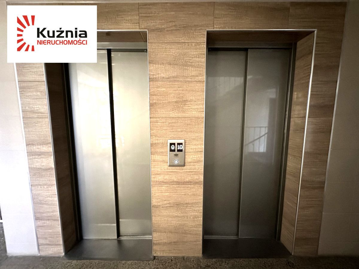 Warszawa · al. Aleja Solidarności — 12