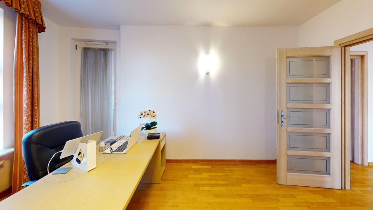 Warszawa · al. Aleja Jana Pawła II — 5