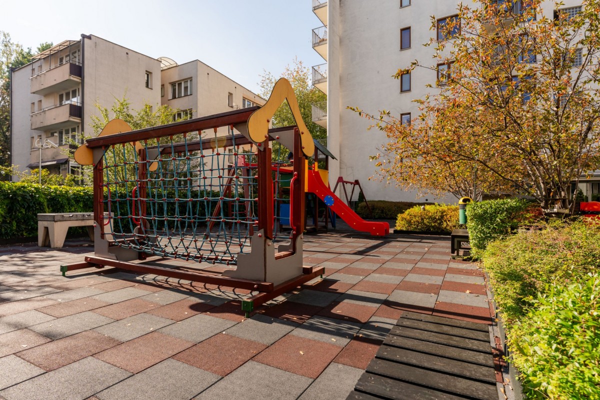 Warszawa · ul. Zwycięzców — 20