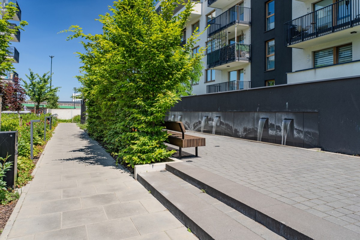 Warszawa · ul. Łopuszańska — 24