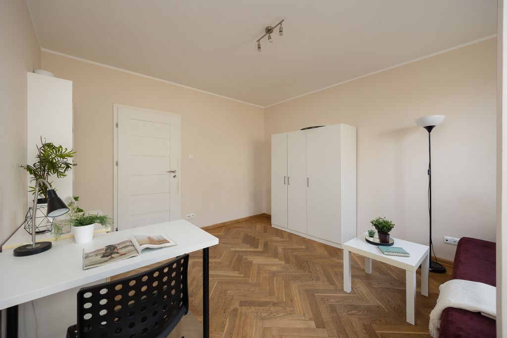 Warszawa · ul. 1 Sierpnia — 6