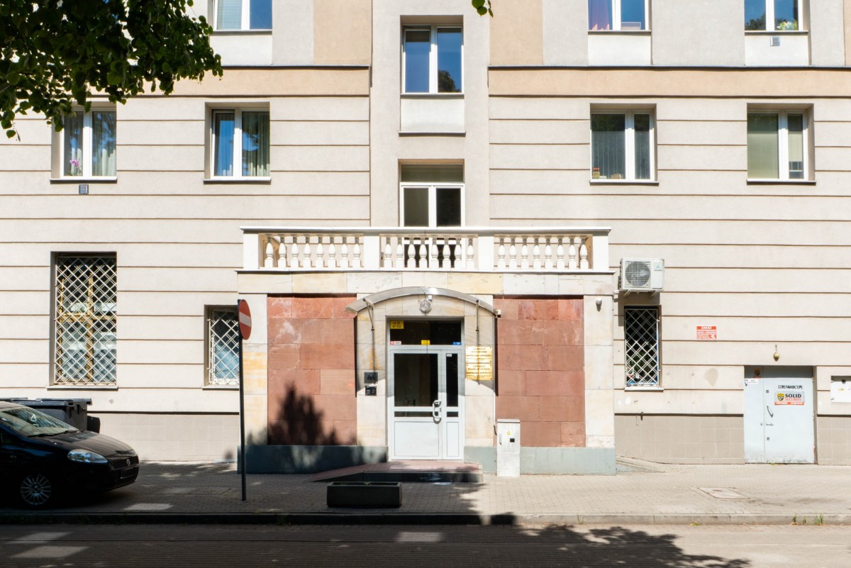 Warszawa · al. Aleja Solidarności — 10
