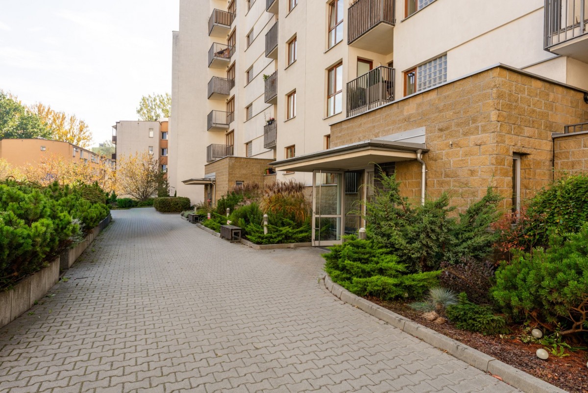 Warszawa · ul. Zwycięzców — 13