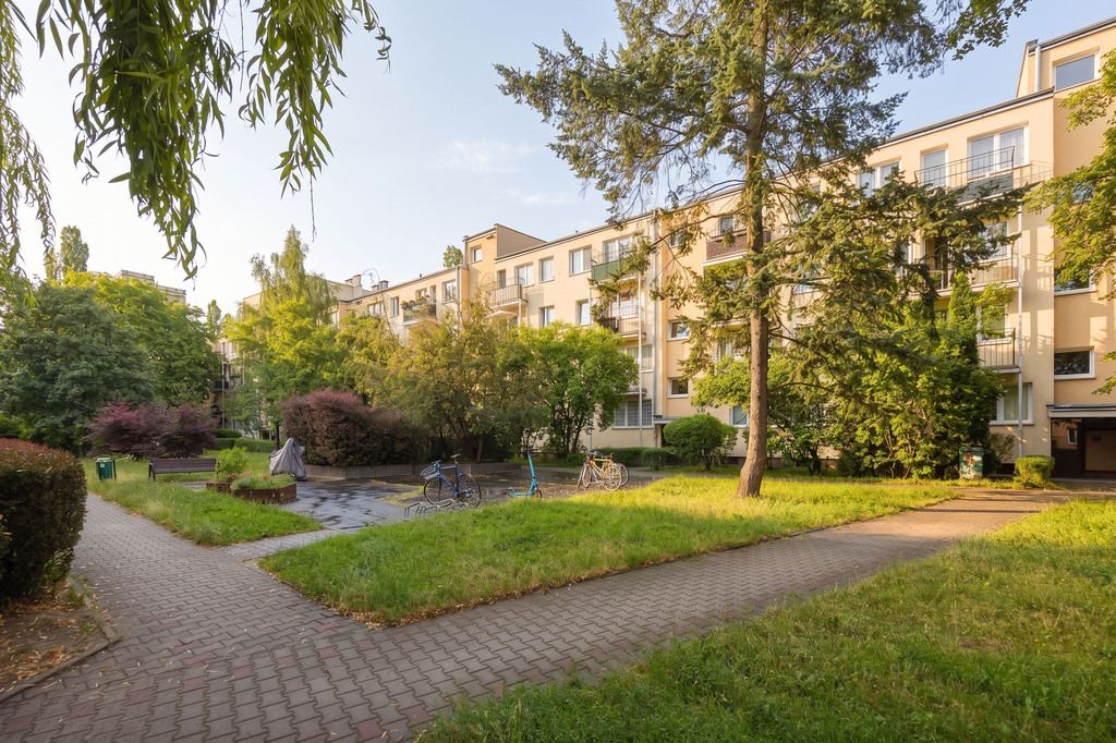 Warszawa · ul. Żwirki i Wigury — 16