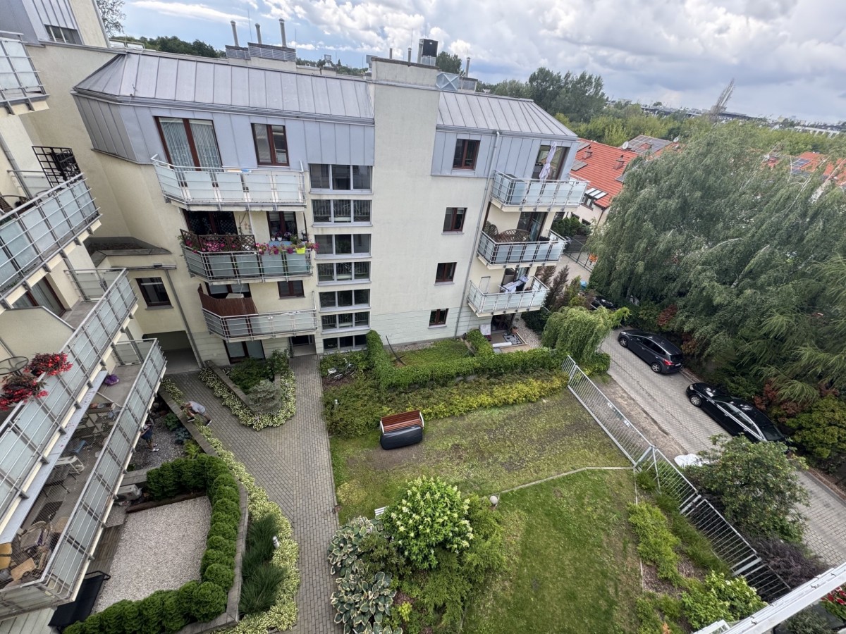 Warszawa · ul. Wilhelma Konrada Roentgena — 12