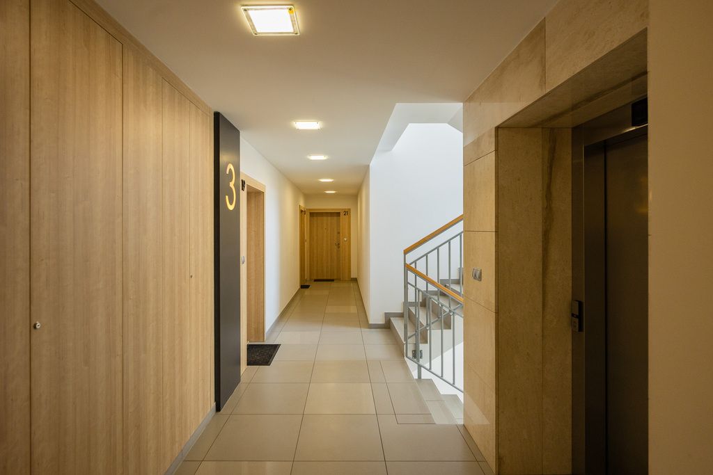 Warszawa · ul. Prymasa Augusta Hlonda — 19