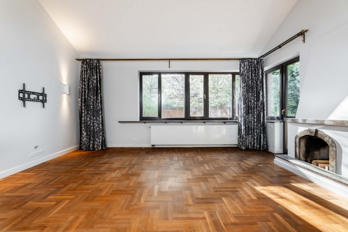 Warszawa · ul. Algierska — 27