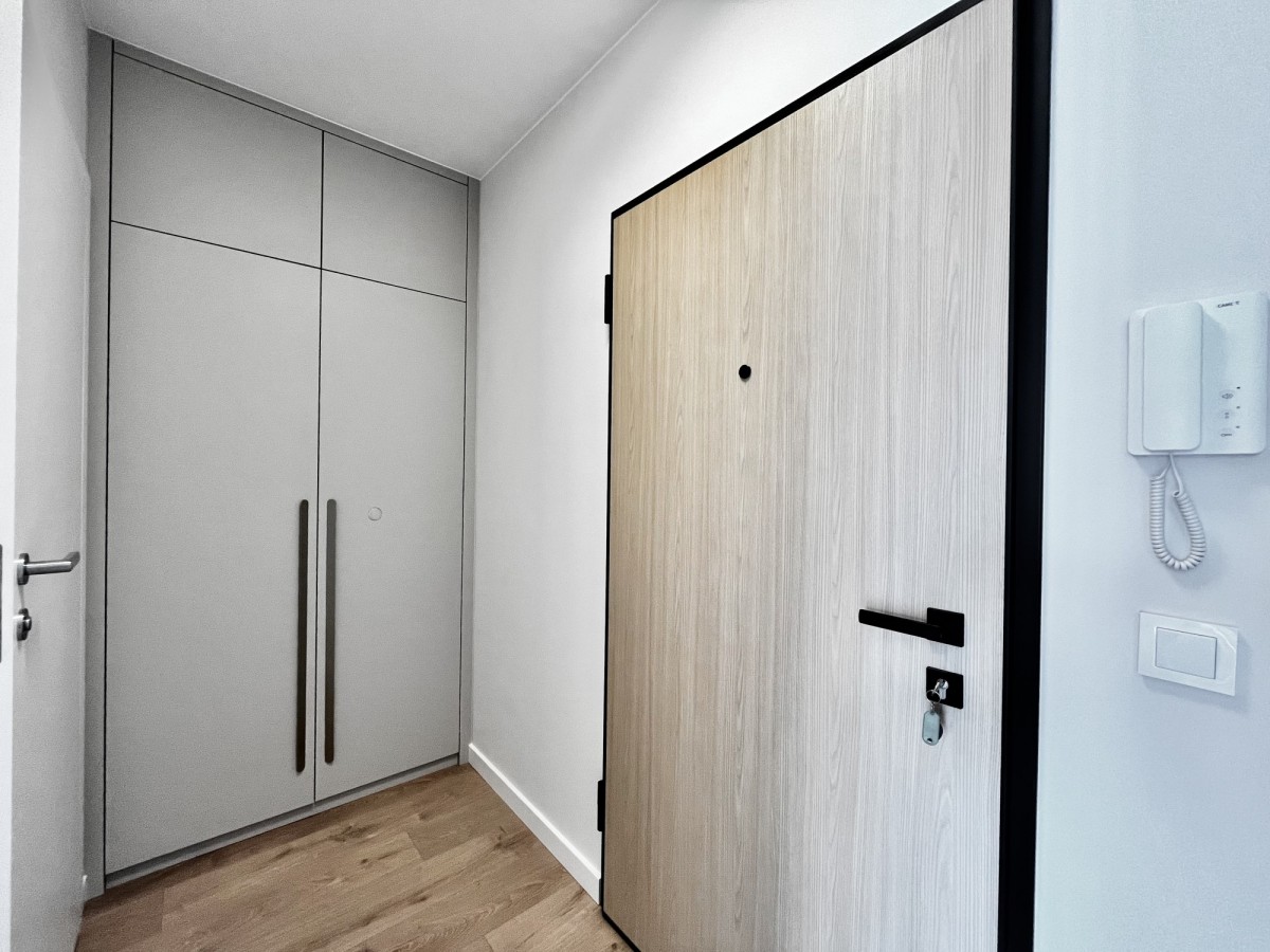 Warszawa · al. Aleje Jerozolimskie — 9
