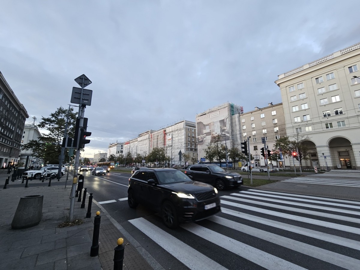 Warszawa · al. Aleja Jana Pawła II — 12