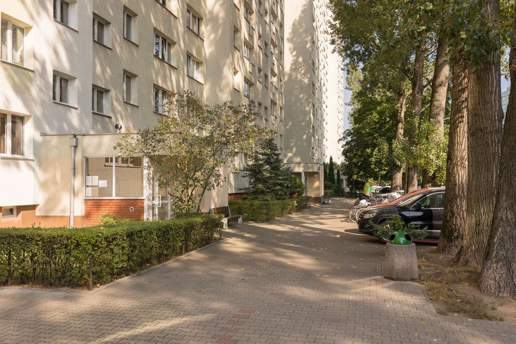 Warszawa · ul. Katalońska — 12