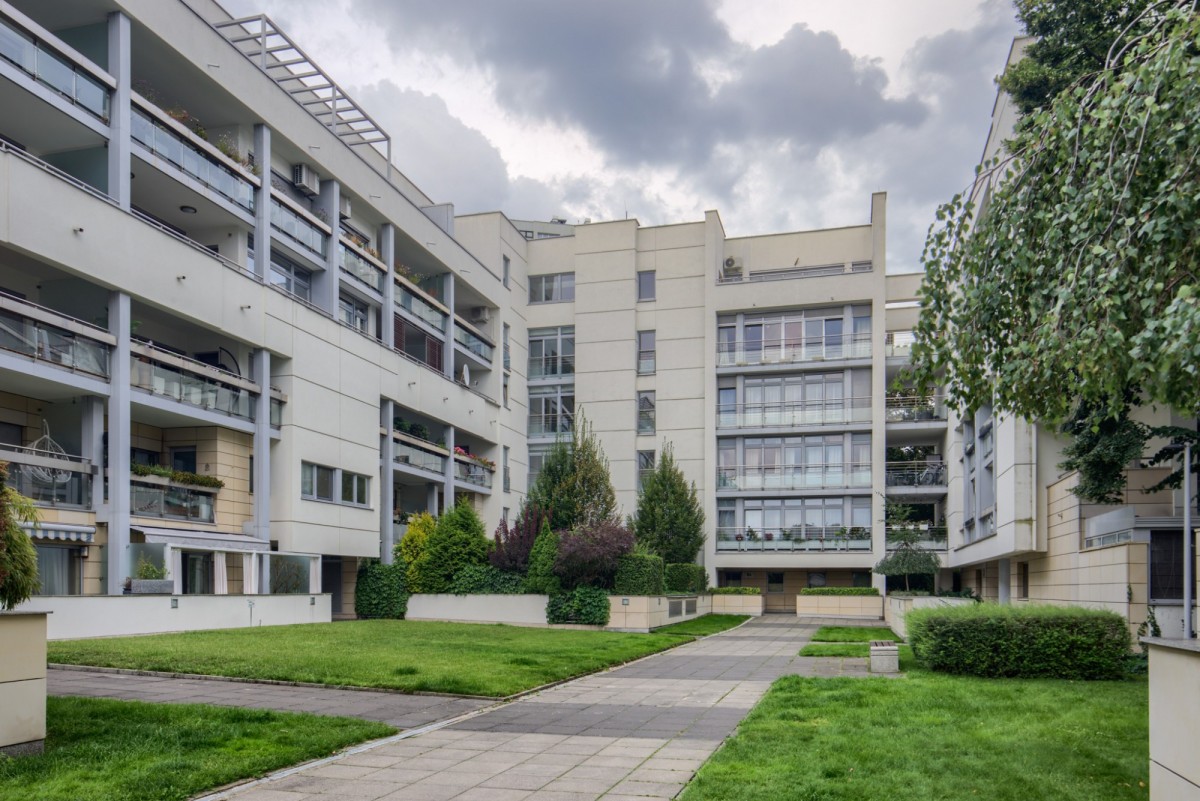 Warszawa · ul. Biały Kamień — 11