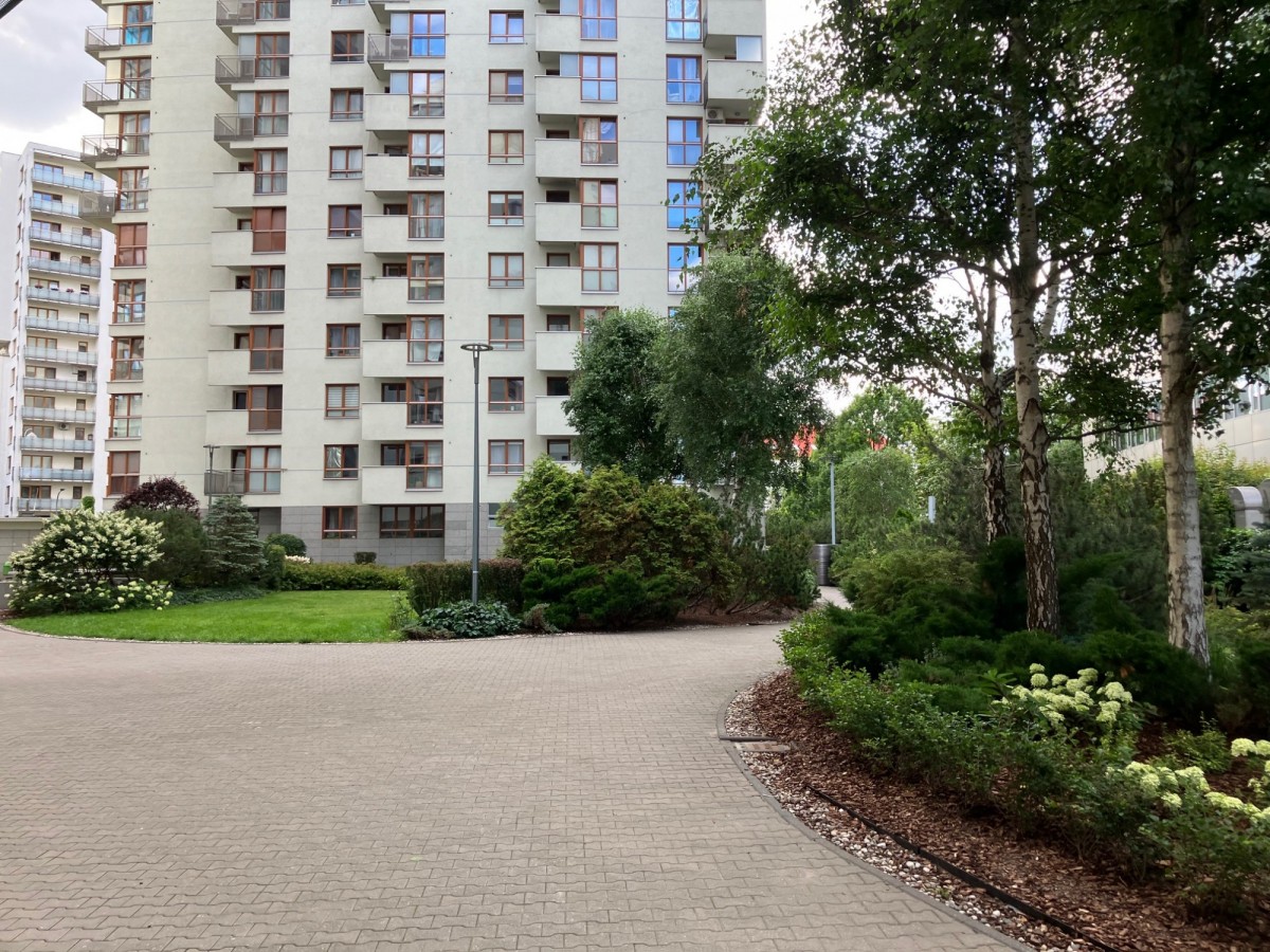 Warszawa · al. Aleja Wyścigowa — 12