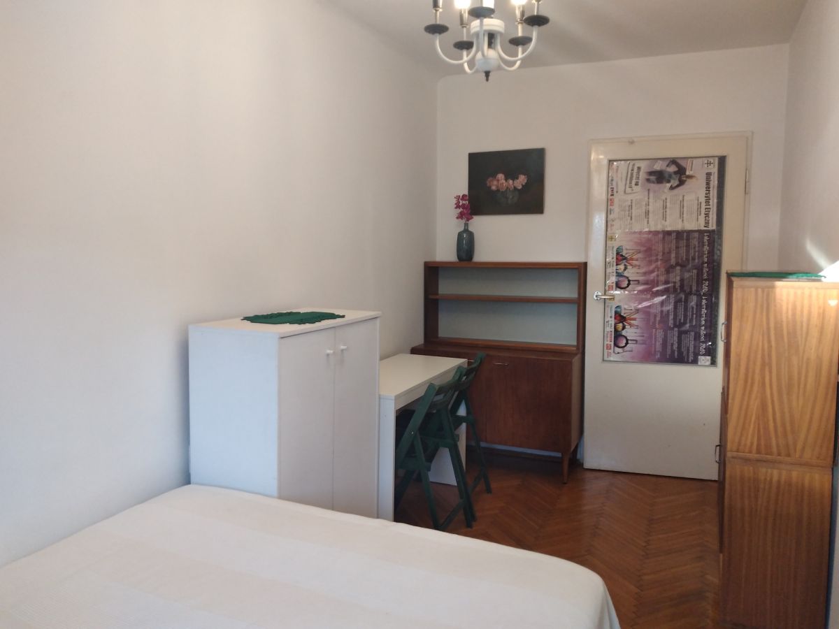 Warszawa · al. Aleja Jana Pawła II — 4