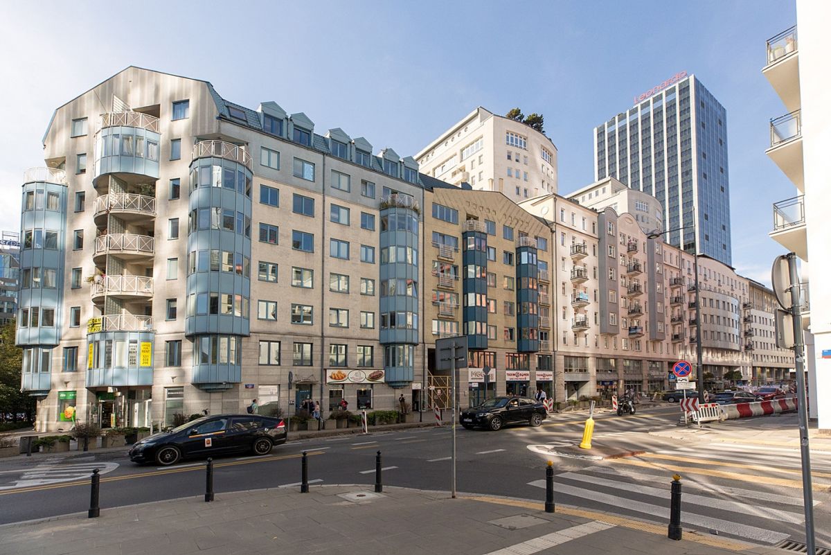 Warszawa · ul. Żelazna — 12