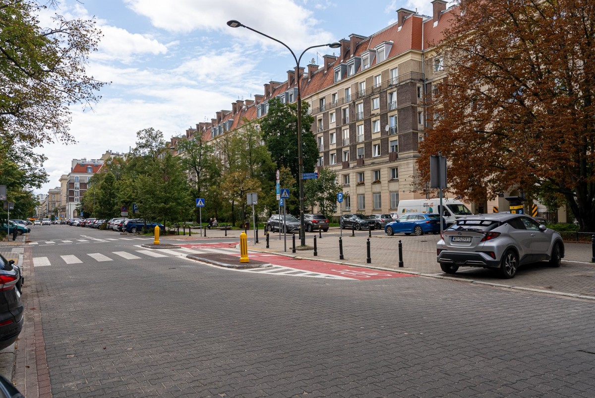 Warszawa · al. Aleja Armii Ludowej — 10