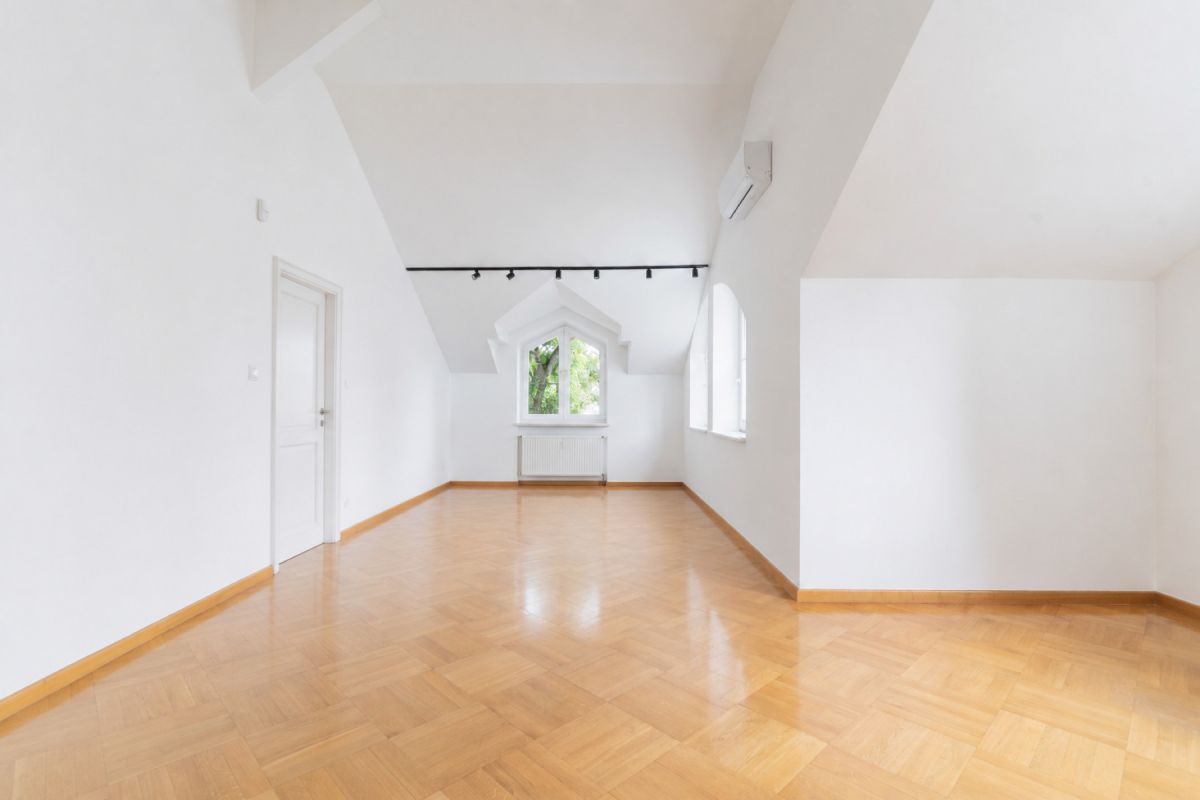 Warszawa · ul. Wołodyjowskiego — 12