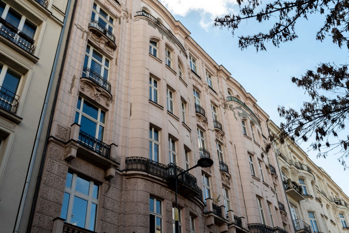 Warszawa · ul. Hoża — 9