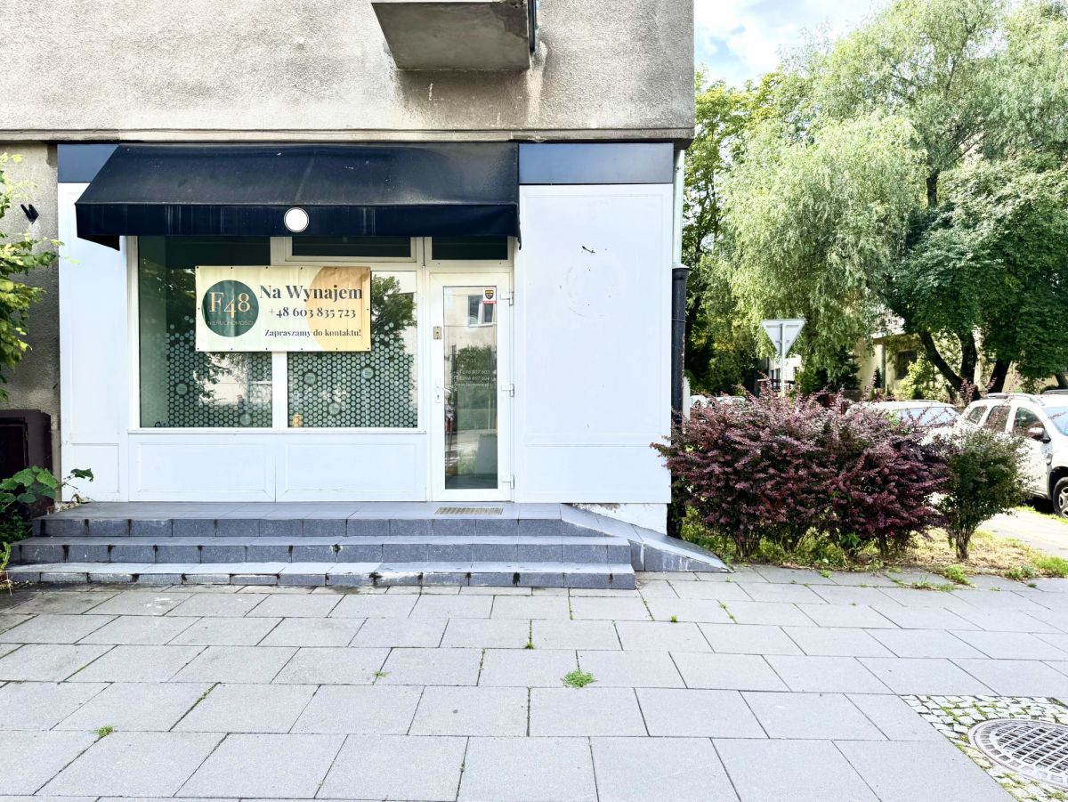 Warszawa · ul. Paryska — 13