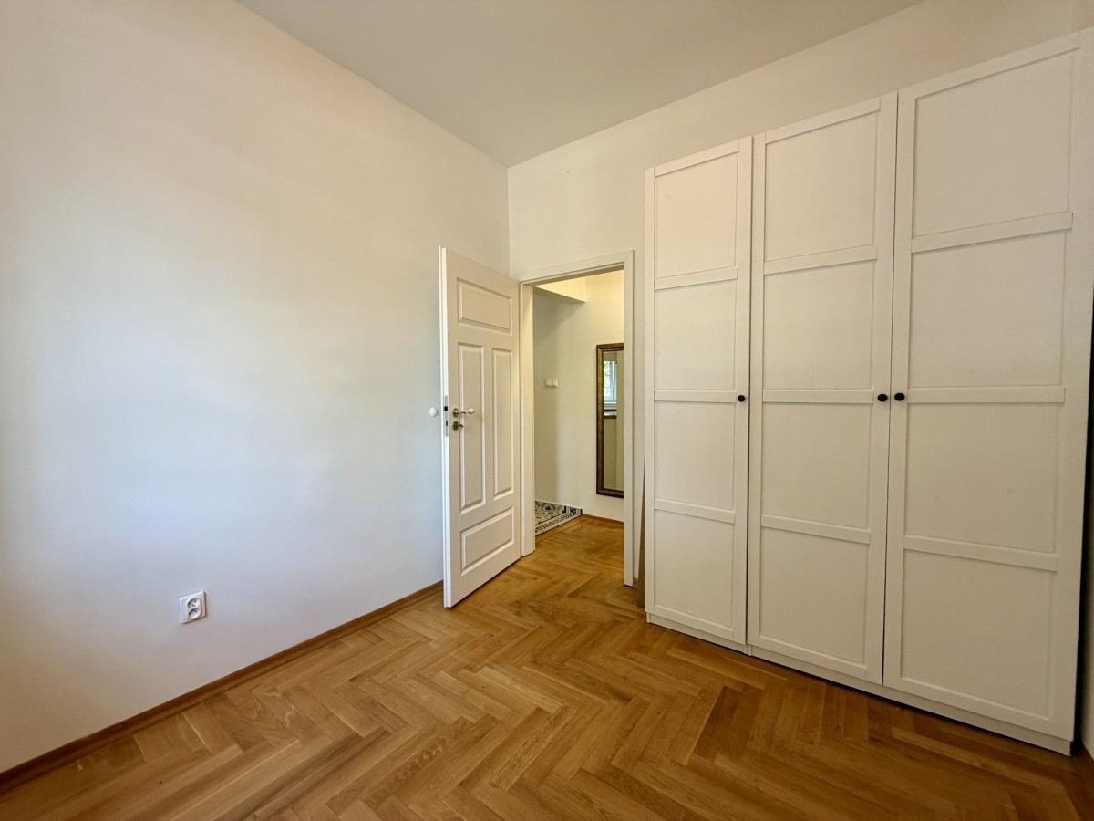 Warszawa · ul. Juliana Ursyna Niemcewicza — 7