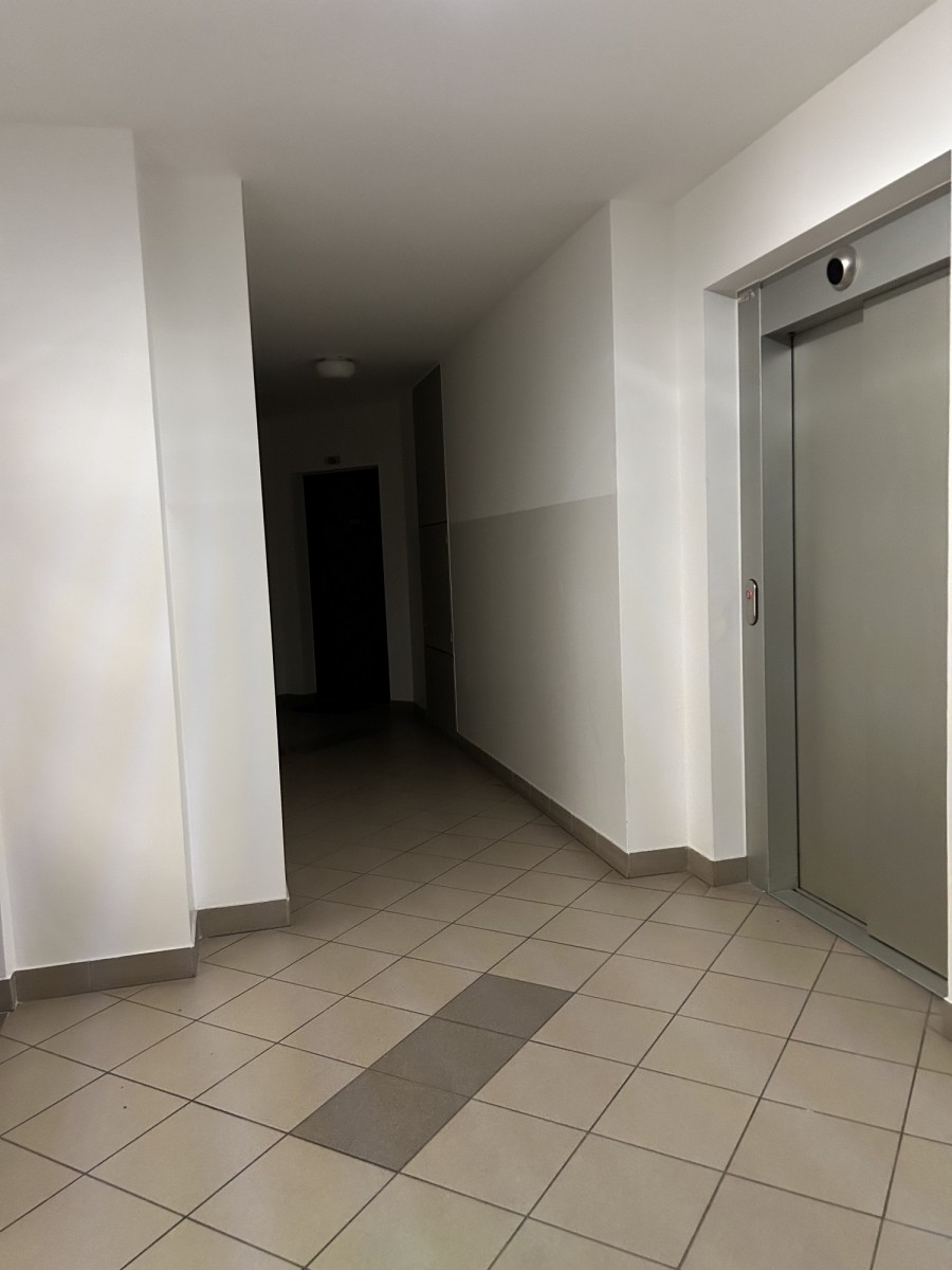 Warszawa · al. Aleja Stanów Zjednoczonych — 8