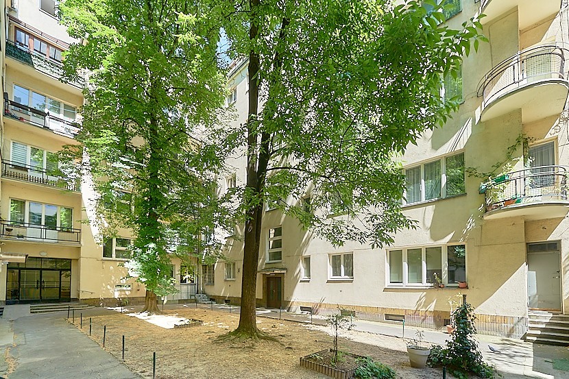 Warszawa · ul. Hoża — 11