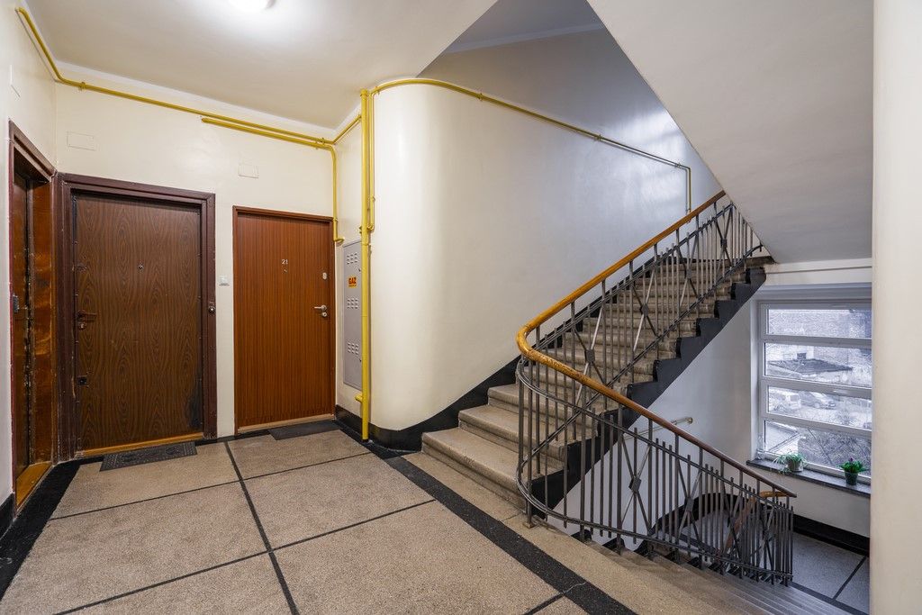 Warszawa · ul. 11 Listopada — 12