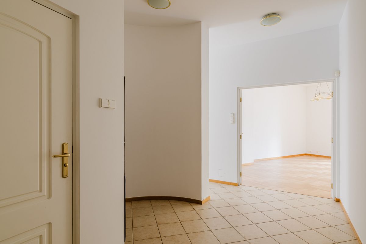 Warszawa · ul. Łucka — 10