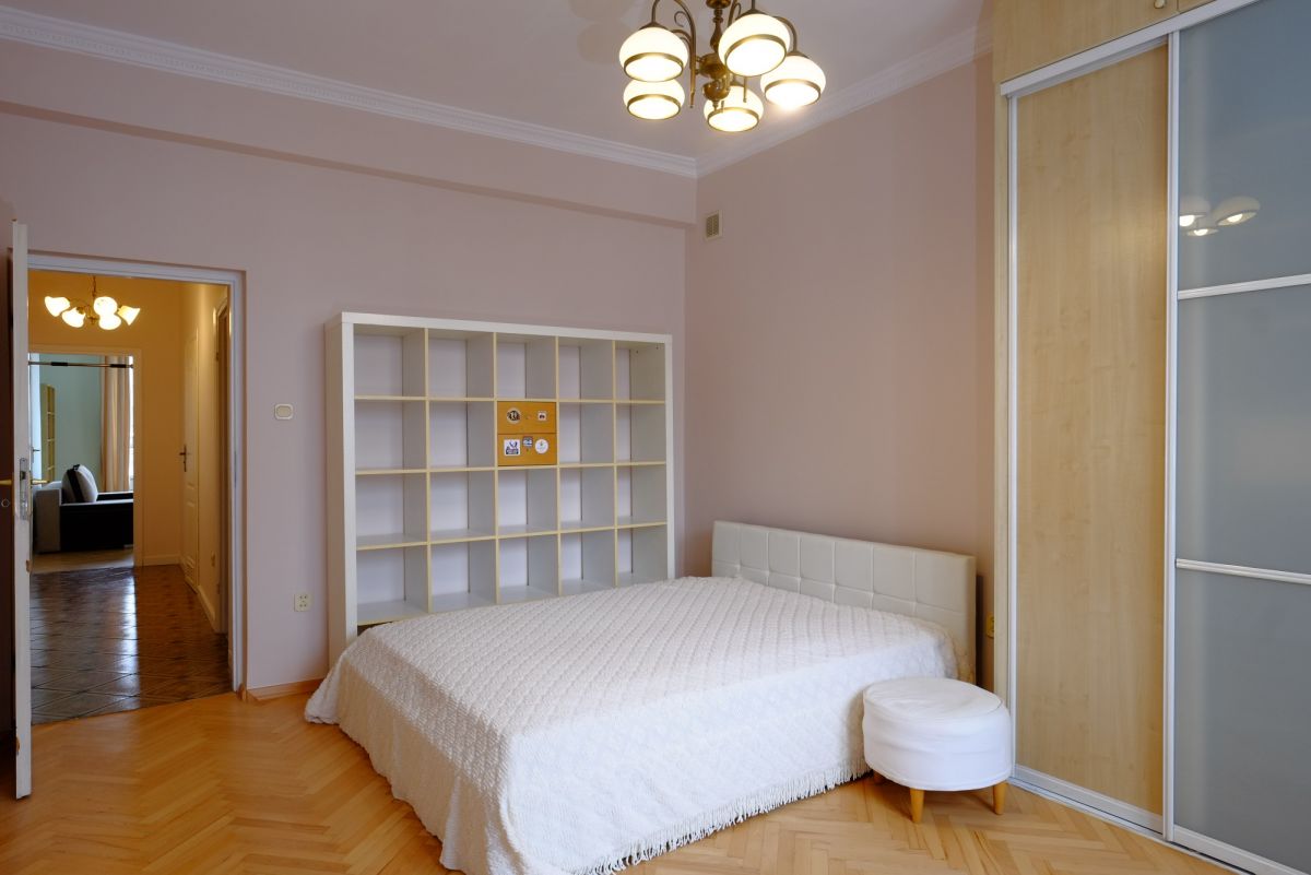 Warszawa · ul. Krucza — 5