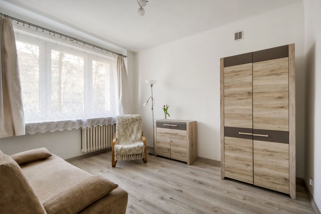 Warszawa · ul. Niekłańska — 7