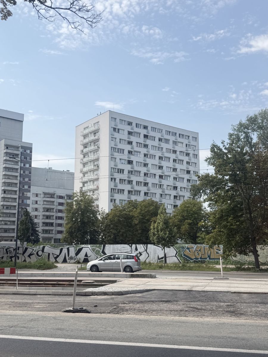 Warszawa · al. Aleje Jerozolimskie — 18