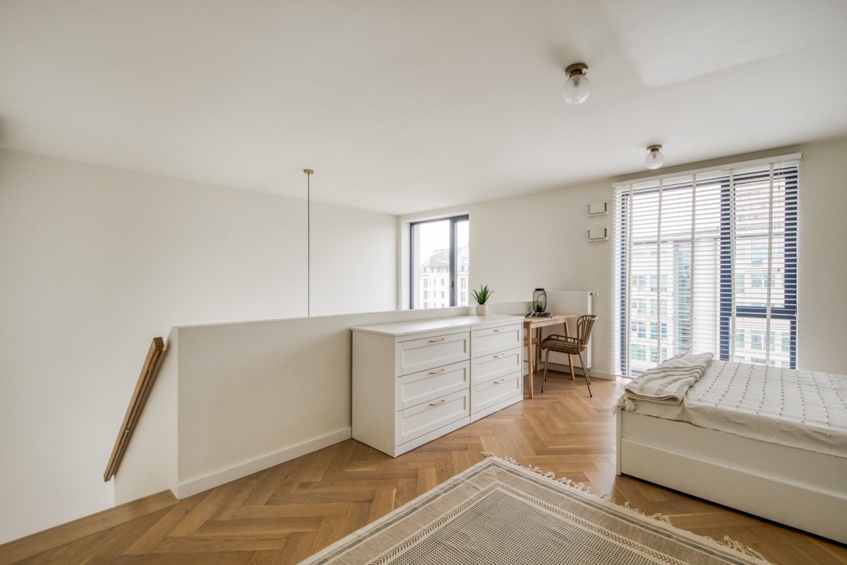 Warszawa · ul. Targowa — 8