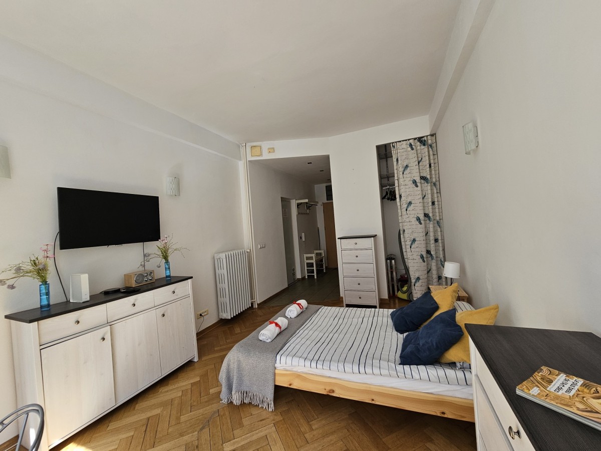 Warszawa · al. Aleja Przyjaciół — 3