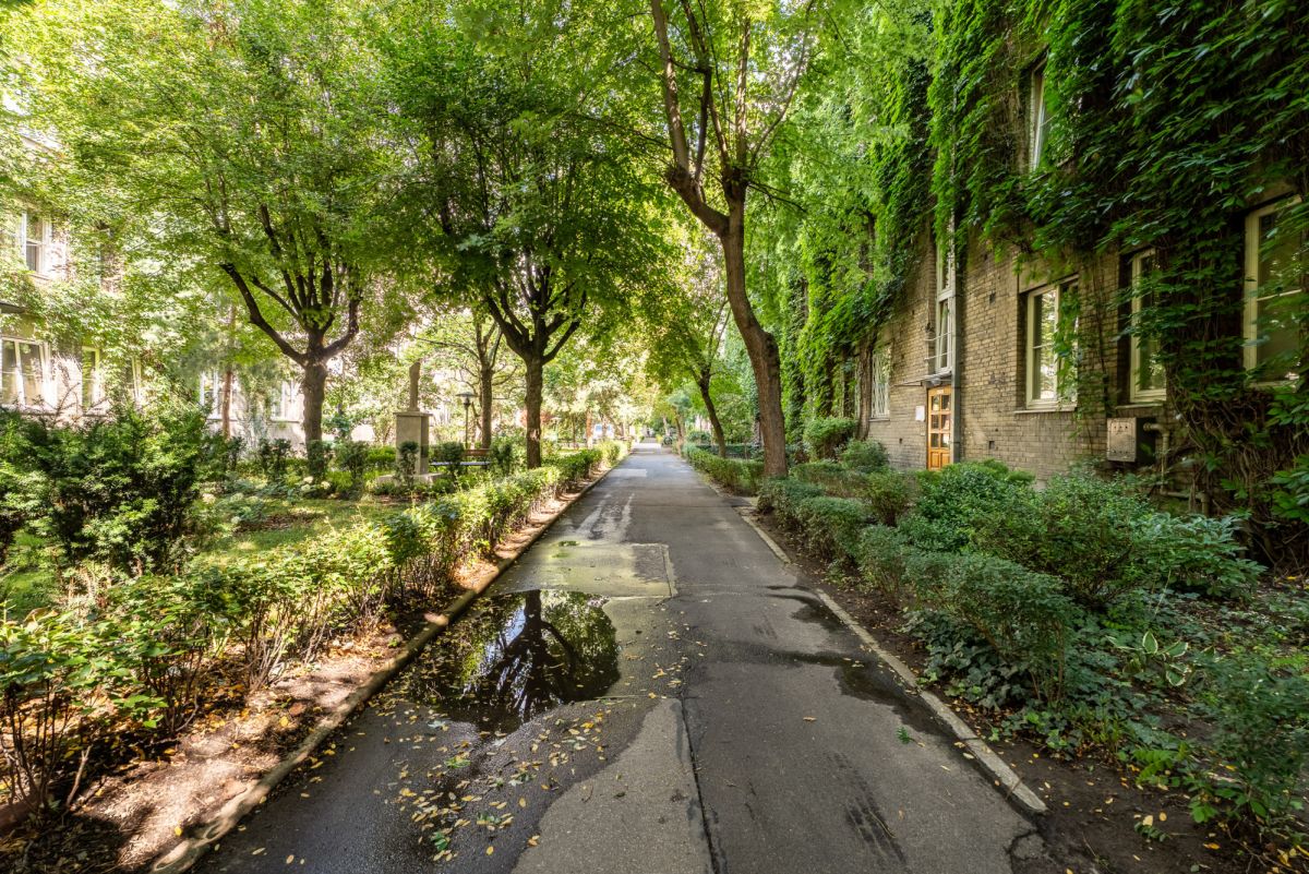 Warszawa · ul. Łowicka — 3