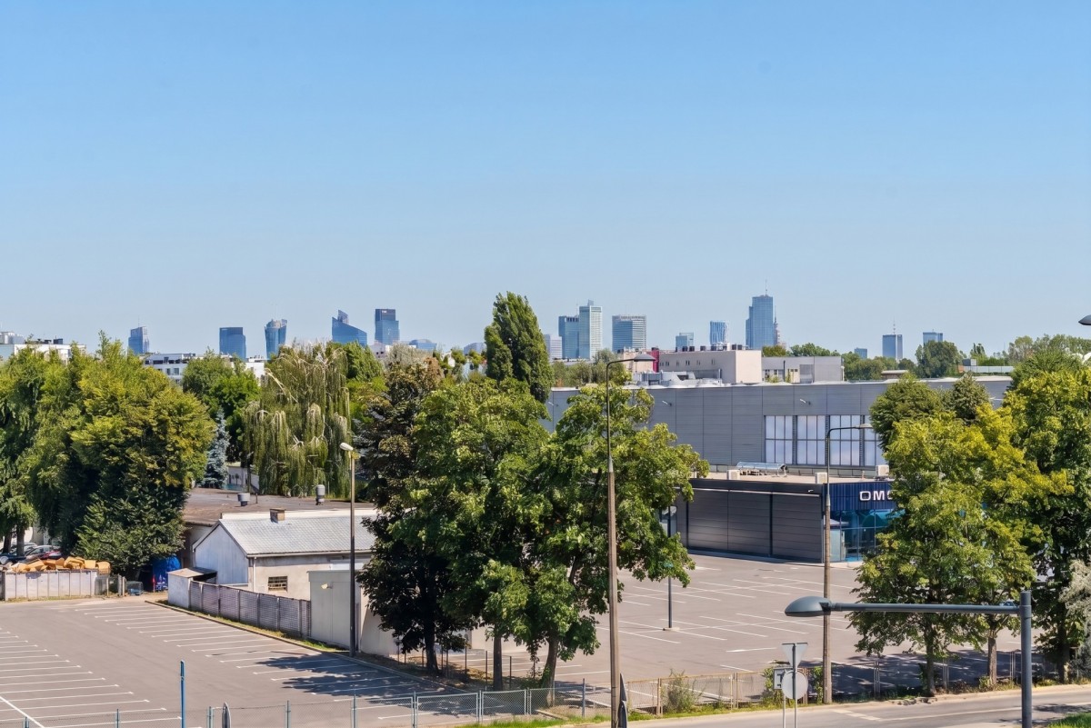 Warszawa · ul. Łopuszańska — 16