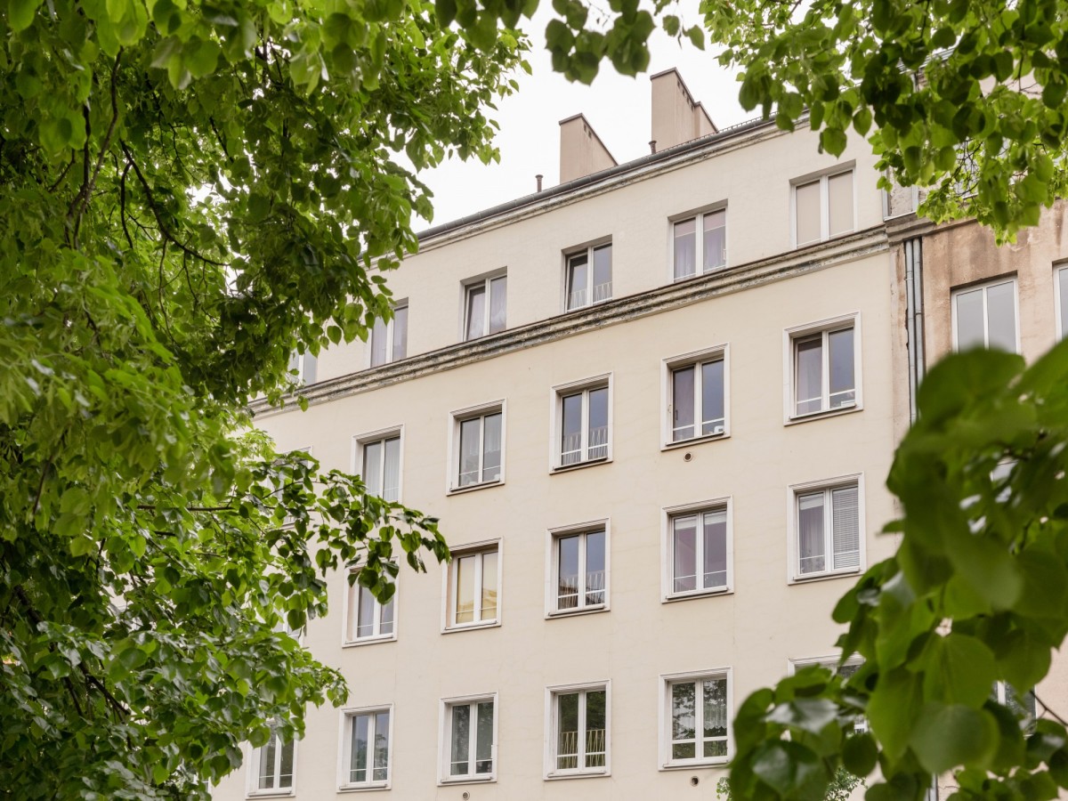 Warszawa · ul. Wspólna — 18