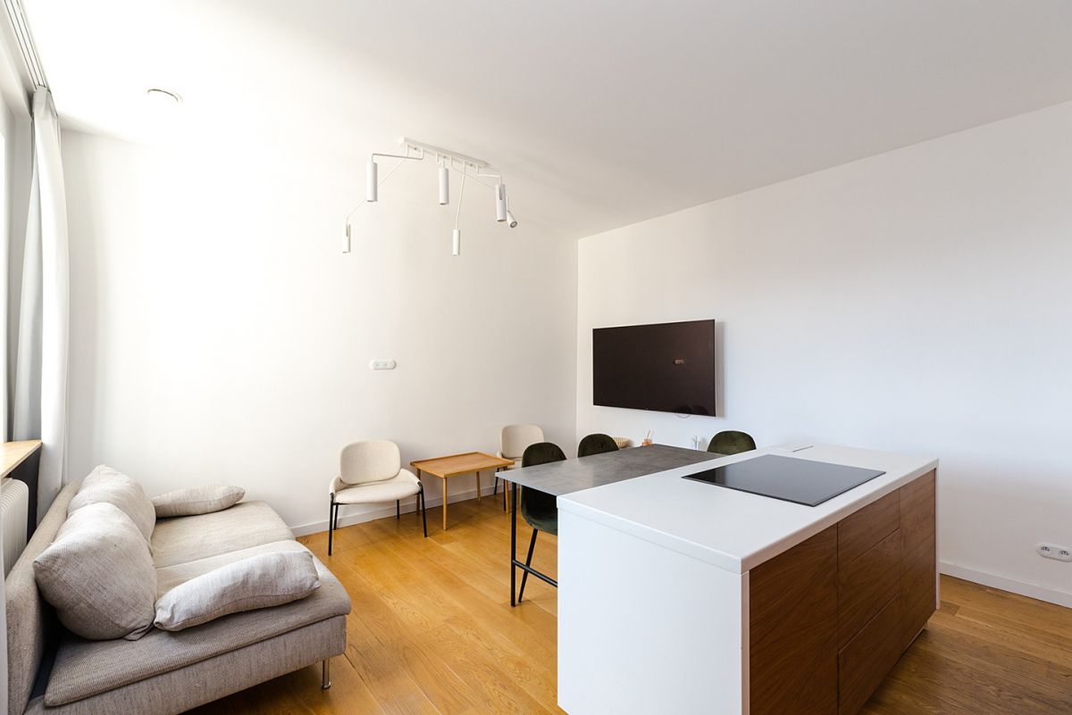 Warszawa · ul. 11 Listopada — 27