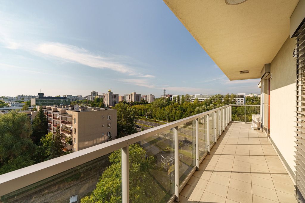 Warszawa · al. Aleja Wyścigowa — 18