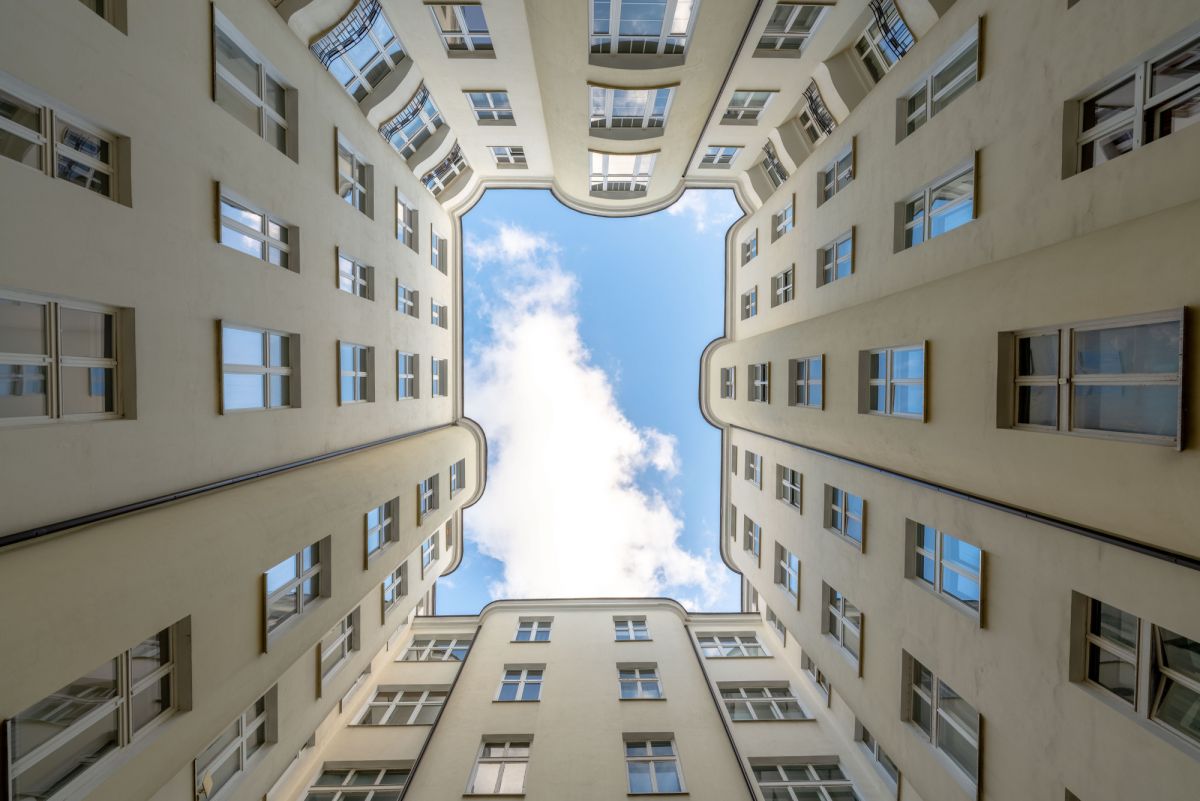 Warszawa · ul. Hoża — 10