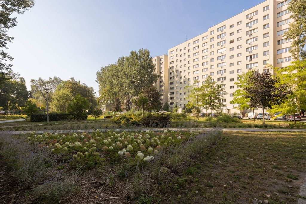 Warszawa · ul. Katalońska — 10