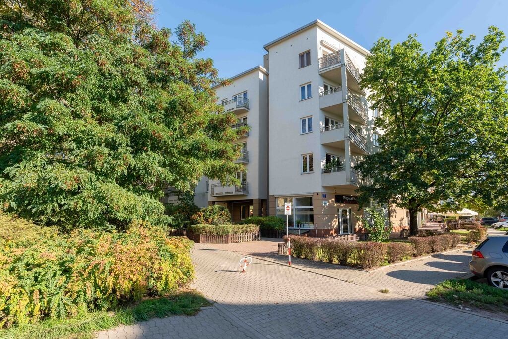 Warszawa · al. Aleja Komisji Edukacji Narodowej — 28