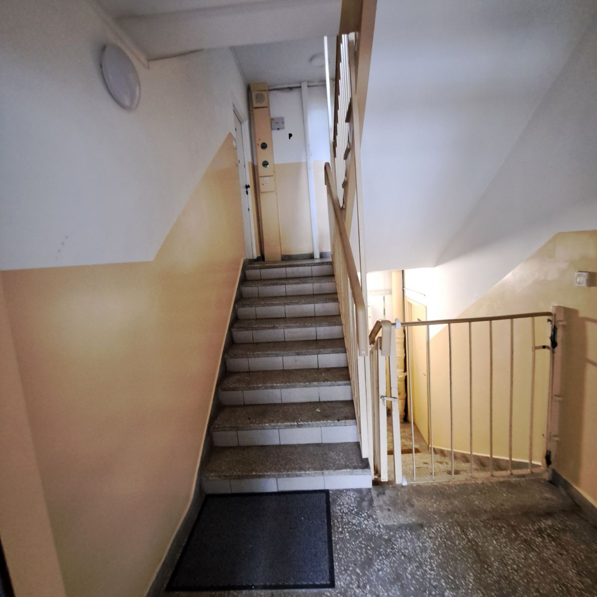 Warszawa · ul. Stanisława Kazury — 9