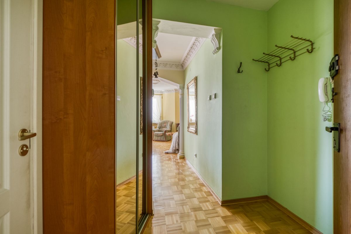 Warszawa · ul. św. Patryka — 9