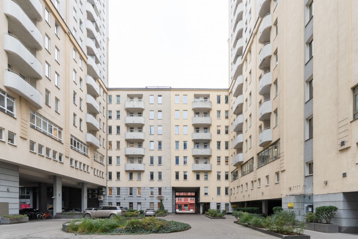 Warszawa · ul. Żelazna — 20